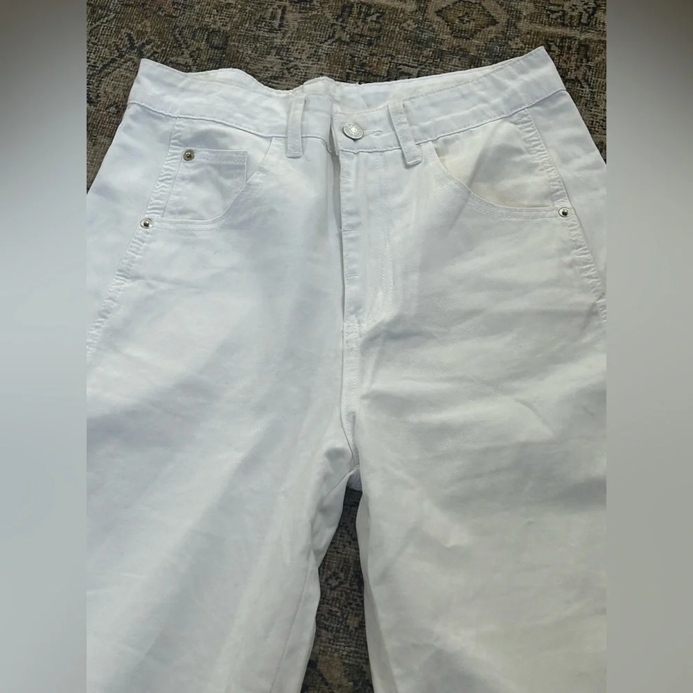 NWOT Amazon Bright White Barrel Denim Jeans